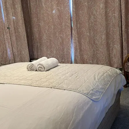 Gasthuis In Rose Meare Gardens Bristol