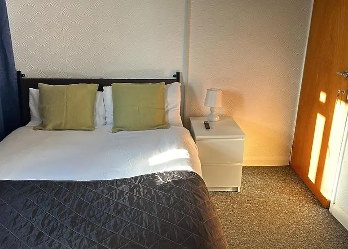 招待所 In Rose Meare Gardens *