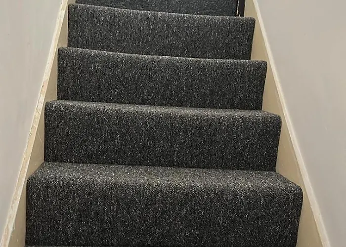 招待所 In Rose Meare Gardens *