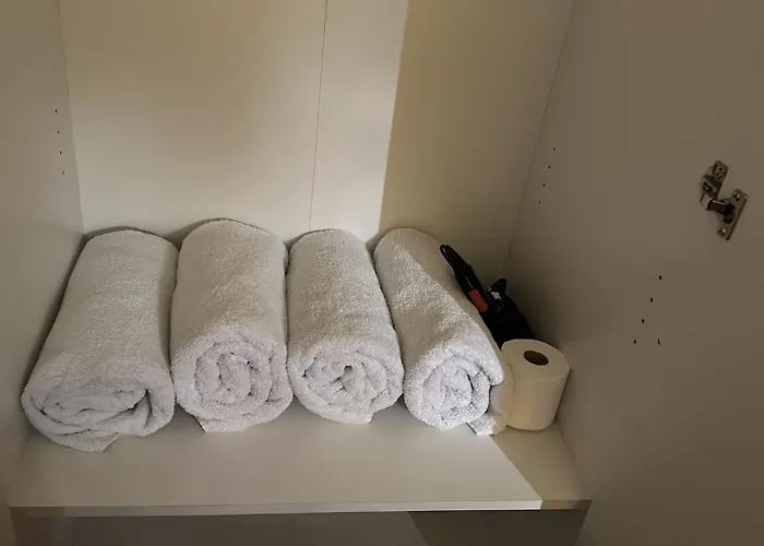 招待所 In Rose Meare Gardens *