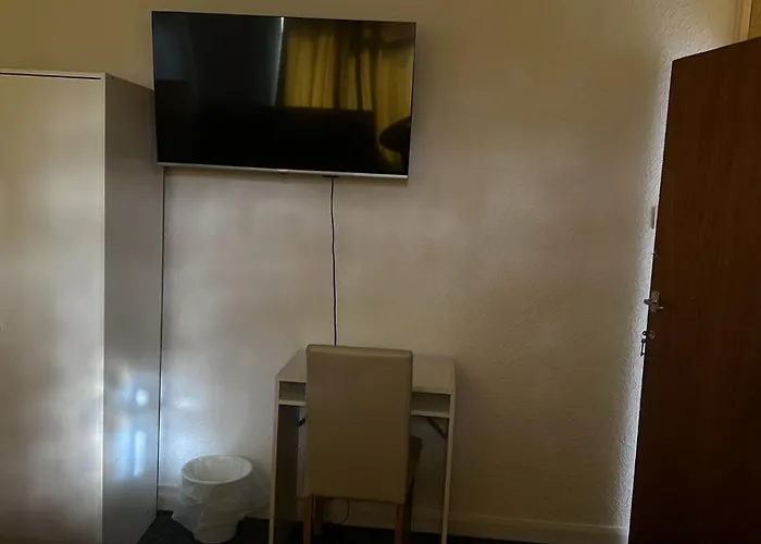 In Rose Meare Gardens Penzion *