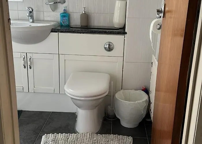 In Rose Meare Gardens Penzion *