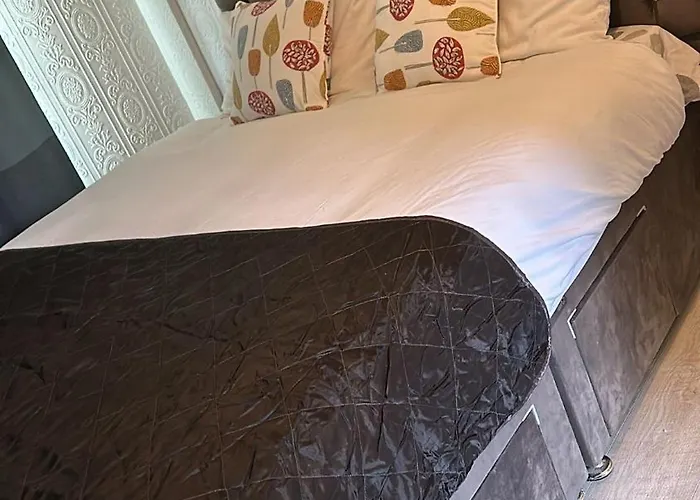 In Rose Meare Gardens 布里斯托